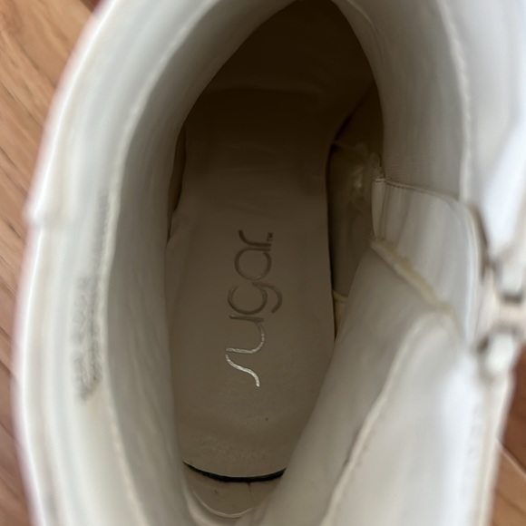 NWOT White leather ankle boots - size 8 - Sugar Evvie - Picture 7 of 7